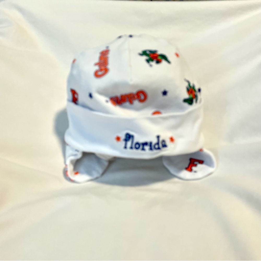 *EUC* INFANT CAP Florida Gators - White w/Images All Over - Beanie Cap